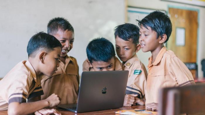 Jelaskan Program Pemerintah dalam Meningkatkan Pendidikan 2 116a25c5ca1dc47