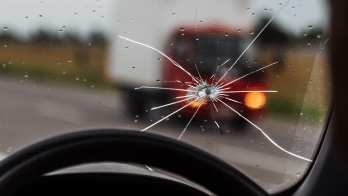 Cara Cepat Memperbaiki Kaca Retak Mobil Sendiri 2 116a25c6cf696e7