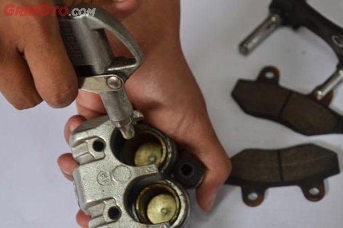 Cara Membersihkan Kaliper Rem Depan: Panduan Langkah demi Langkah 6 116a25c6fca4e8a