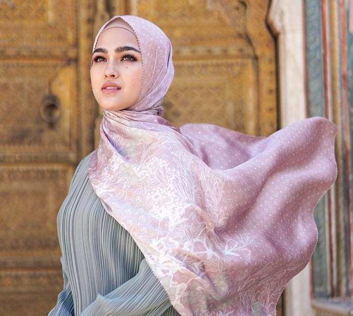 Panduan Lengkap Cara Pakai Pasmina Tali dengan Gaya 2 116a25c8ceec4aa