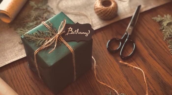 Cara Membungkus Kado Cokelat yang Indah dan Berkesan 1 116a25c9022fbe2